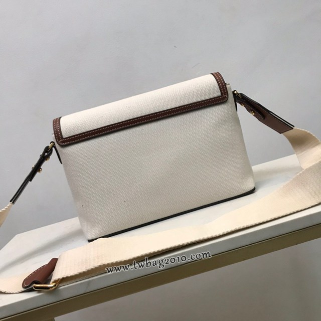 Burberry專門店新款背斜女包 巴寶莉經典帆布配皮翻蓋女士肩背包 yxb1505